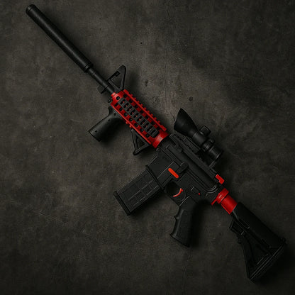 Pistole Gelshot M4A1 na gelové kuličky od gelshot.cz se zaměřovačem a tlumičem leží na tmavém texturovaném povrchu.